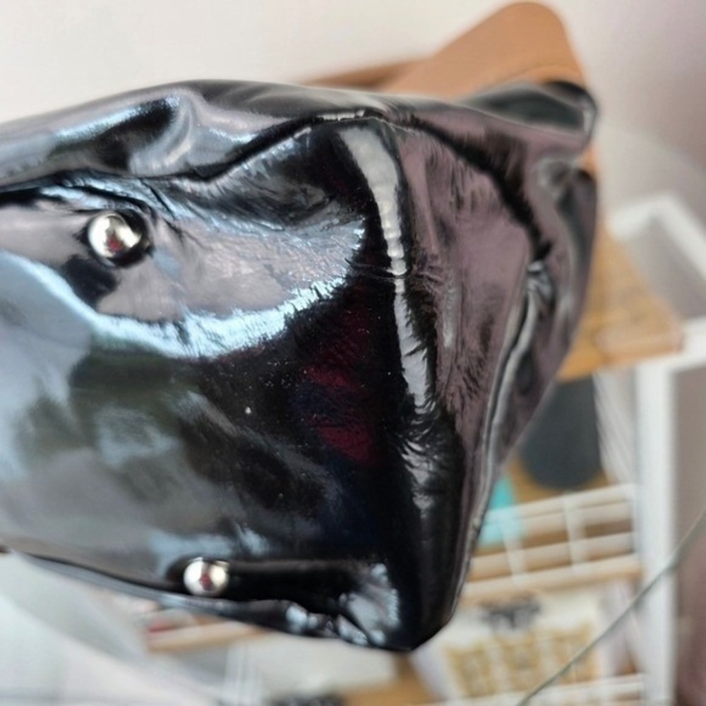 Bally Switzerland Mairie Patent Leather Hobo Satchel Bag Purse Key Black Tan - Picture 16 of 16